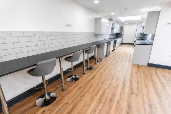 Open Plan Kitchen/ L