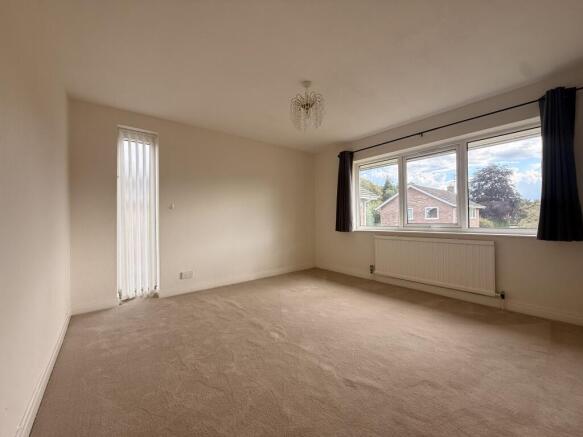 4 bed House to rent Image 10