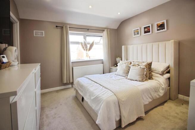 3 bed Semi-Detached for sale Image 6