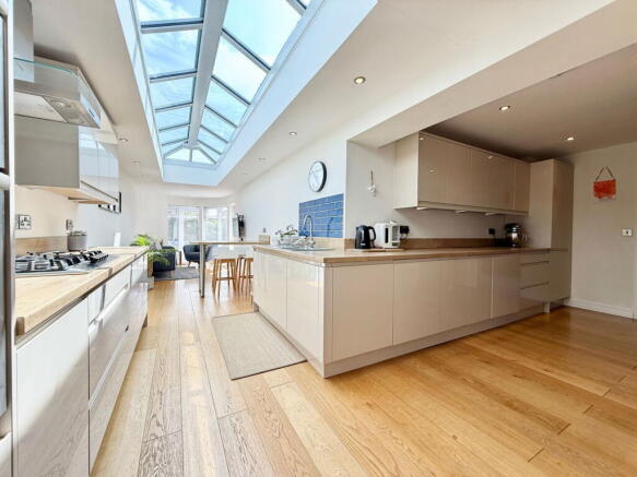 4 bed Detached for sale Image 10