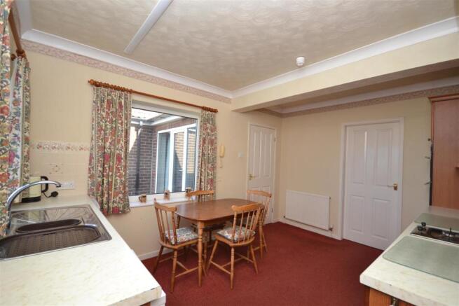 18elmwoodavenueKITCHENVIEW2.JPG