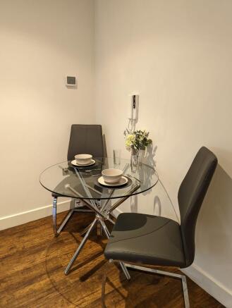 1 bed Flat to rent Image 4