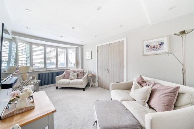 Melrose Gardens, Hersham, KT12 photo 3