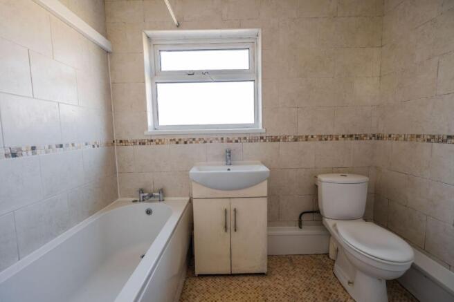1-bed terraced on Castle Street, Grimsby, DN32, £47,500