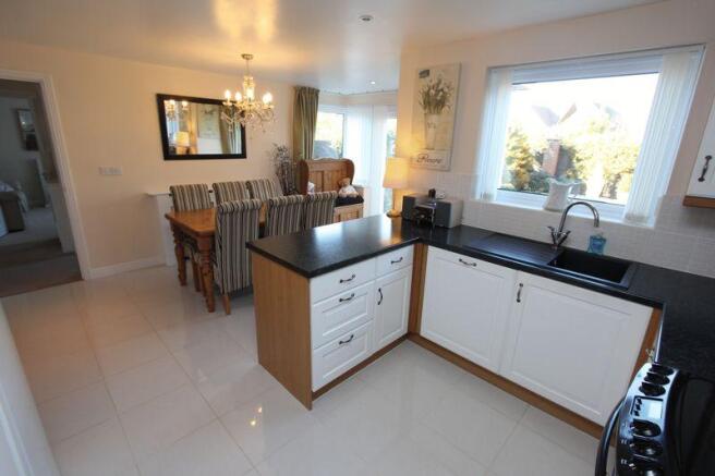 Kitchen/Dining...