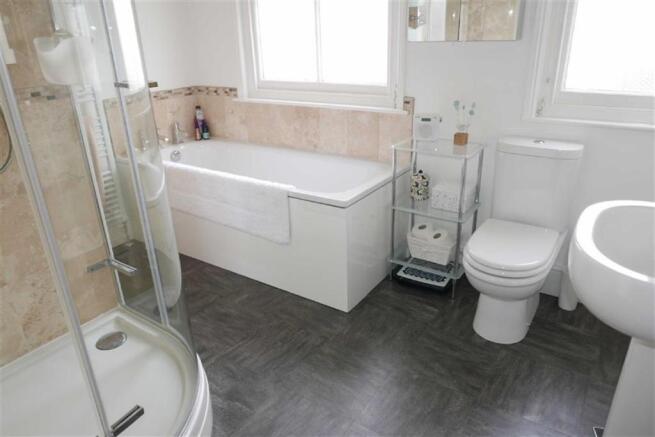 LARGE BATHROOM