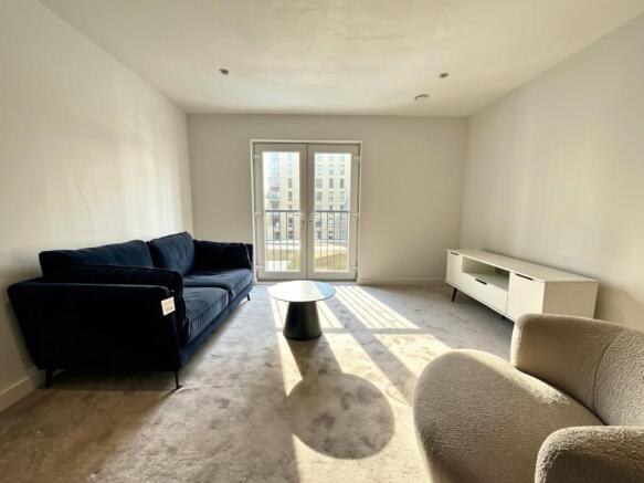 Lounge / Dining Area