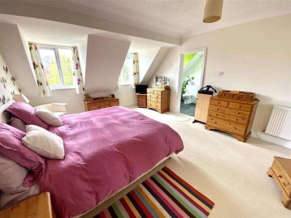 PRINCIPAL BEDROOM