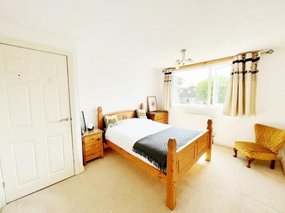 Bedroom 1 pic 1.jpg