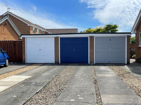 GARAGE & DRIVEWAY