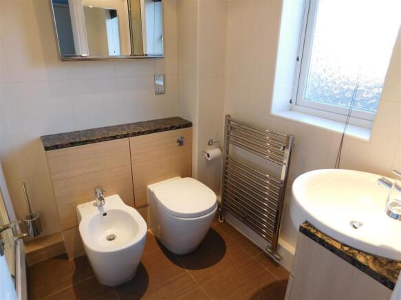 ensuite.JPG