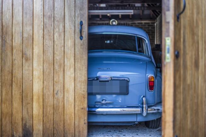 Garage/Workshop