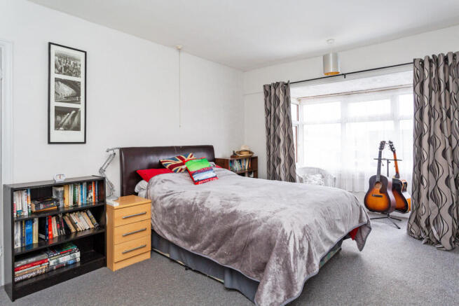 bedroom 1b