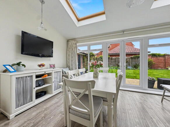 4 bed Detached for sale Image 8