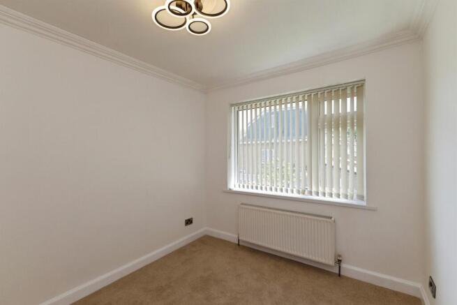 4 bed Semi-Detached for sale Image 11