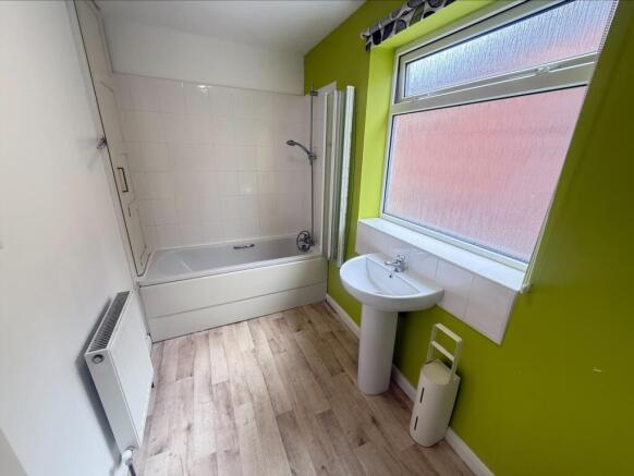 3 bed Semi-Detached to rent Image 9