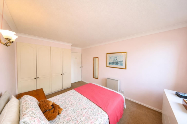 2 bed Flat for sale Image 12