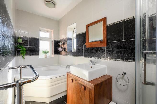 3 bed Semi-Detached for sale Image 12