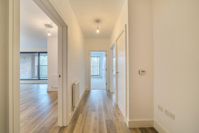 1400838-10-6968db...