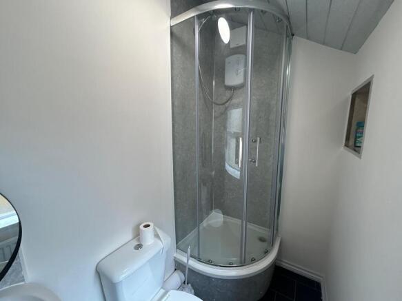 1 bed House Share to rent Image 6