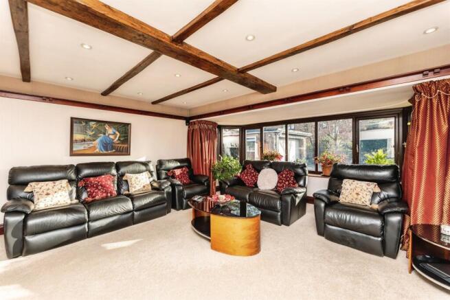 5 bed Detached for sale Image 7