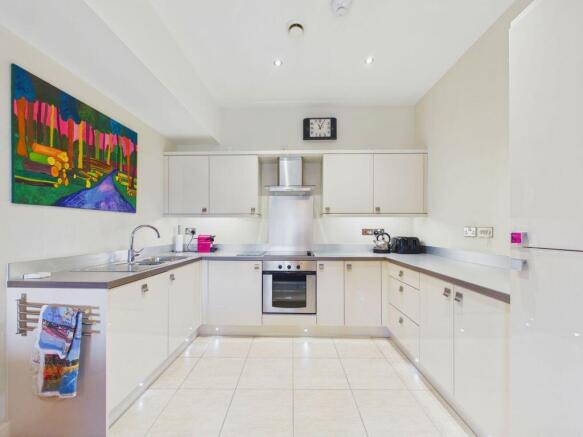 2 bed Apartment for sale Image 5