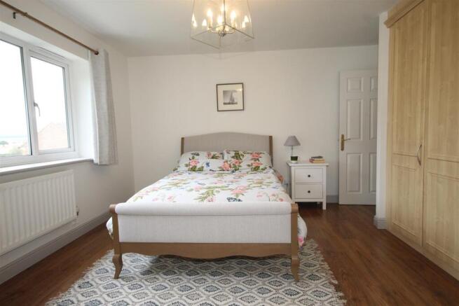 4 bed Detached for sale Image 8