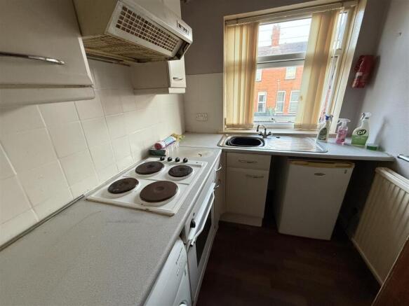 Kings Road, St. Helens photo 5