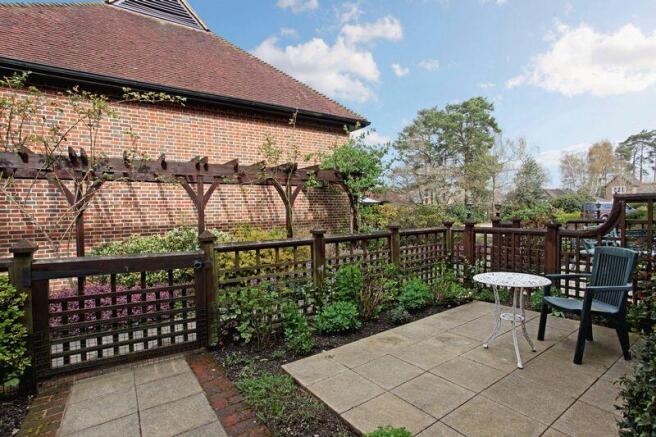 Patio Garden to Front