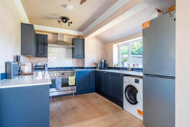 4 bed Semi-Detached Bungalow for sale Image 4