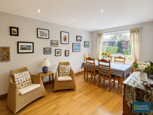 5 bed Detached for sale Image 4