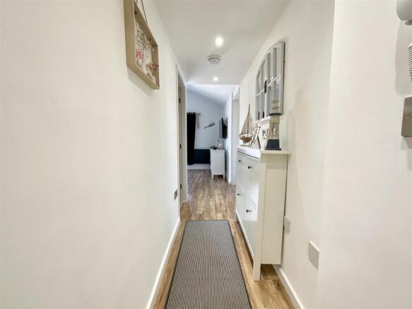 2 bed Apartment for sale Image 9