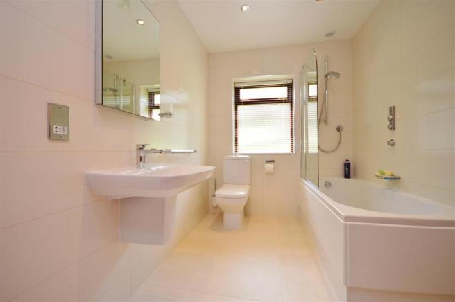 Bathroom.JPG