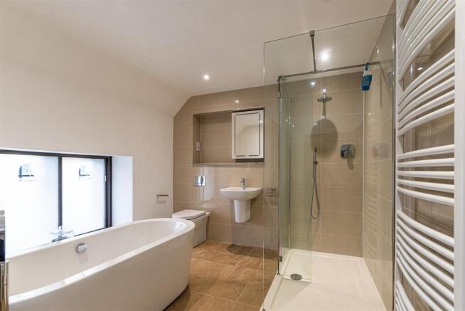 18 Bathroom.jpg