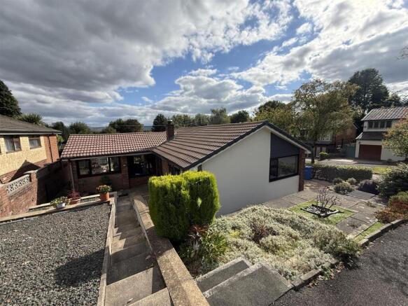 3-bed detached on Roe Cross Green, Mottram, Hyde, £410,000