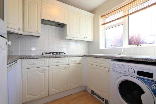 FITTED KITCHEN