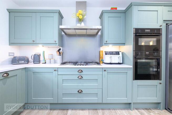 5 bed Detached for sale Image 12