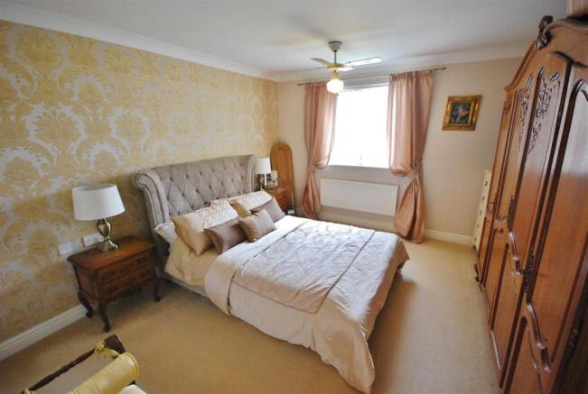 MASTER BEDROOM: