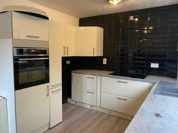 Kitchen 3.jpg