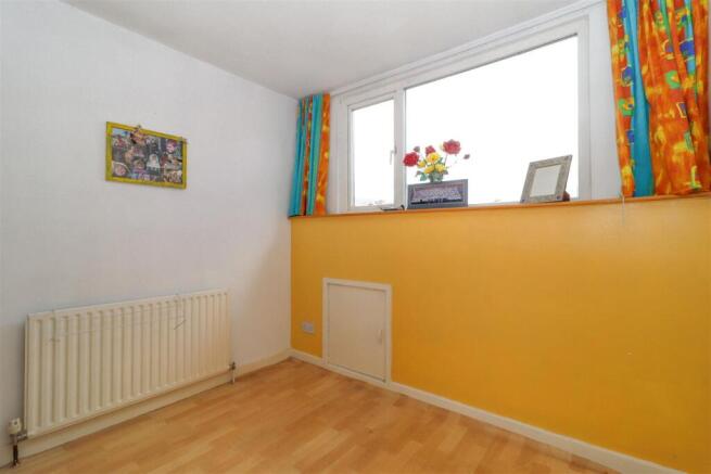 4 bed Semi-Detached for sale Image 12