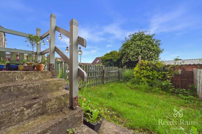 2 bed Terraced to rent Image 8