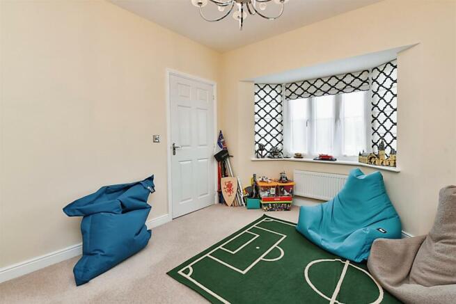 DINING / PLAYROOM 2