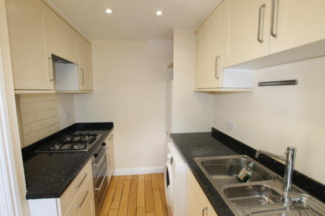 2 bed End of Terrace to rent Image 7