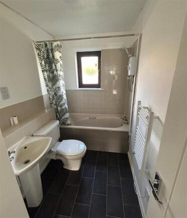 almond crt bathroom .JPG