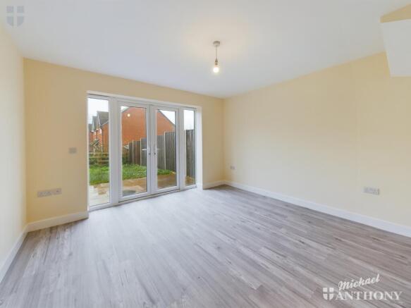 CAM03852G0-PR0156-STILL003