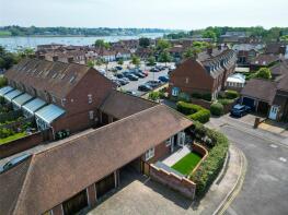 Barnscroft, Meadow Lane, Hamble, Hamble-le-rice SO31 4RW