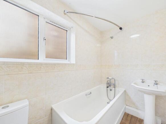 3 bed Detached to rent Image 10