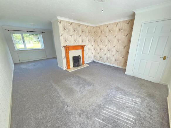 LIVING/ DINING ROOM