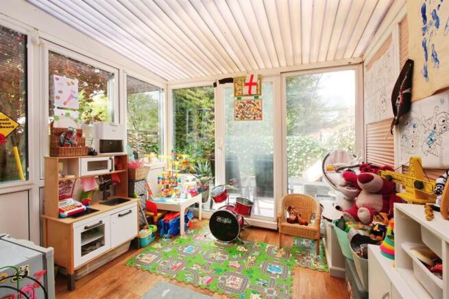 3 bed Semi-Detached for sale Image 11