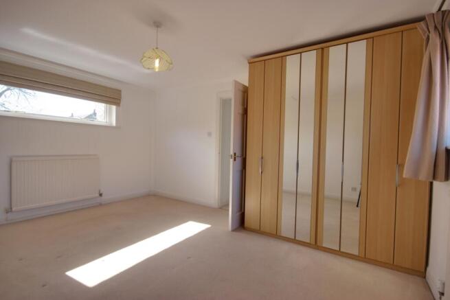 3 bed Semi-Detached for sale Image 11